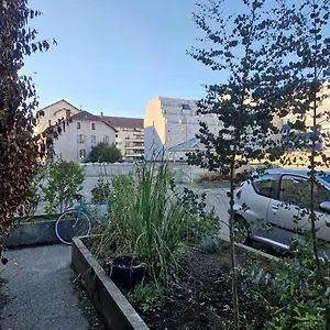 https://t2-refait-neuf-avec-parking-1000m-du-lac.hotels-rhonealpes.com